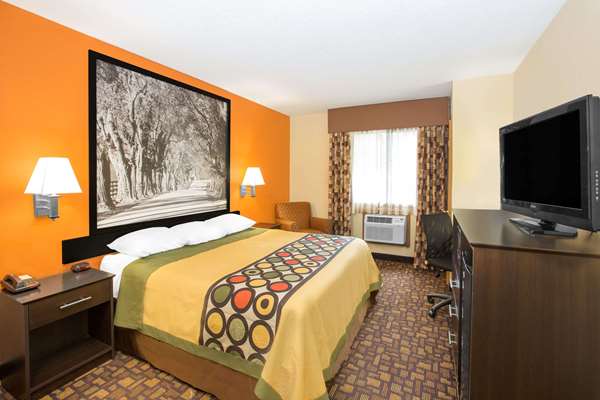  - Super 8 Hotel West Clive - I-35 & I-80, Exit 124