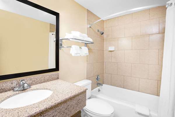  - Super 8 Hotel West Clive - I-35 & I-80, Exit 124