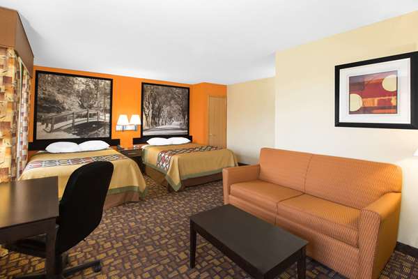  - Super 8 Hotel West Clive - I-35 & I-80, Exit 124