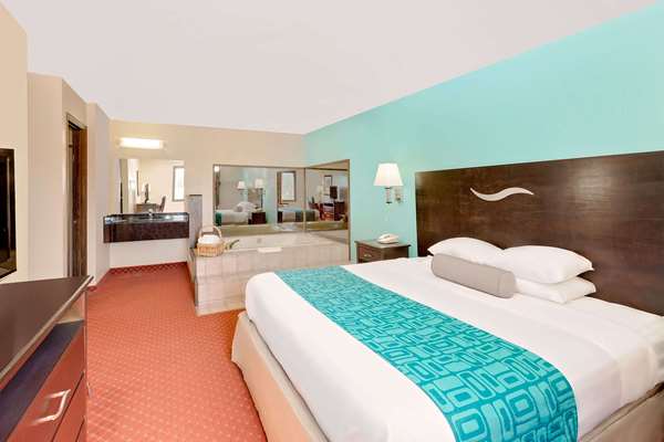  - Howard Johnson Inn Waterloo