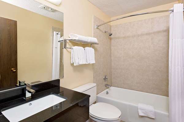  - Howard Johnson Inn Waterloo