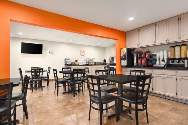  - Howard Johnson Inn Waterloo