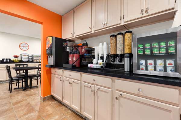  - Howard Johnson Inn Waterloo