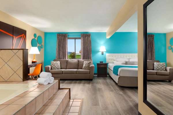 Suite - Howard Johnson Inn Waterloo