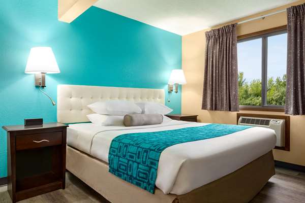 Suite - Howard Johnson Inn Waterloo