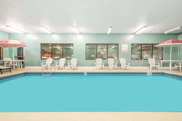 Pool - Baymont Inn & Suites Eau Claire