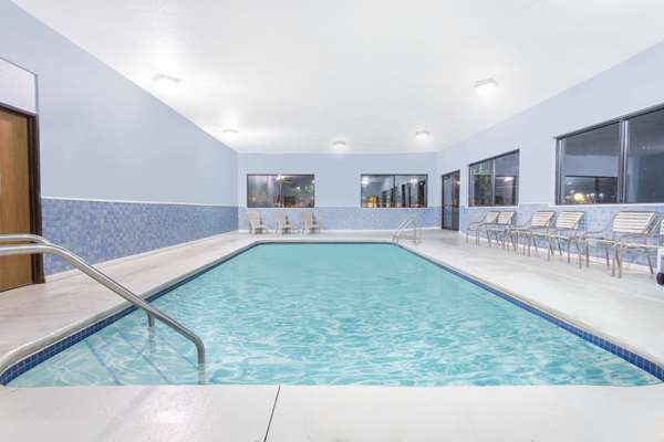 Pool - Days Inn & Suites Waterloo