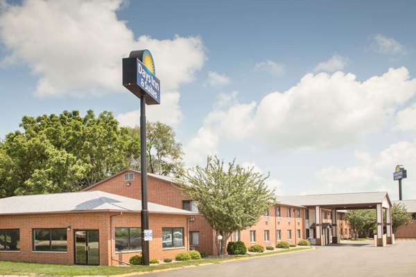 Exterior view - Days Inn & Suites Waterloo