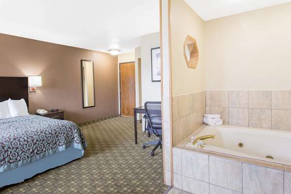 Suite - Days Inn & Suites Waterloo