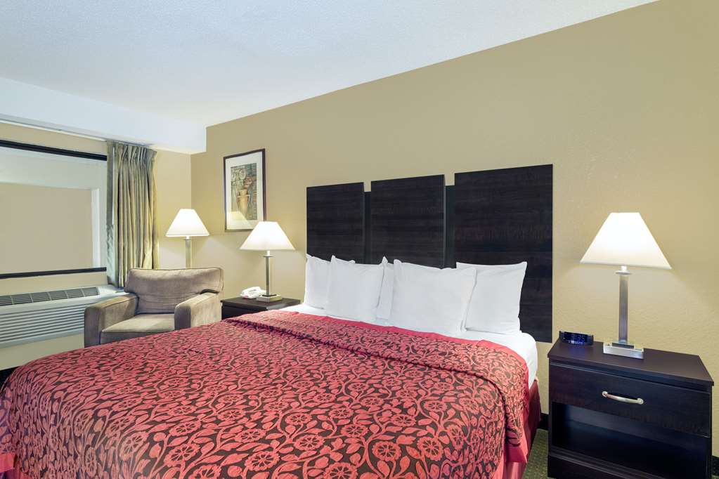 DAYS INN & SUITES BY WYNDHAM C-guestroom-Guest Room,On-Site.jpg