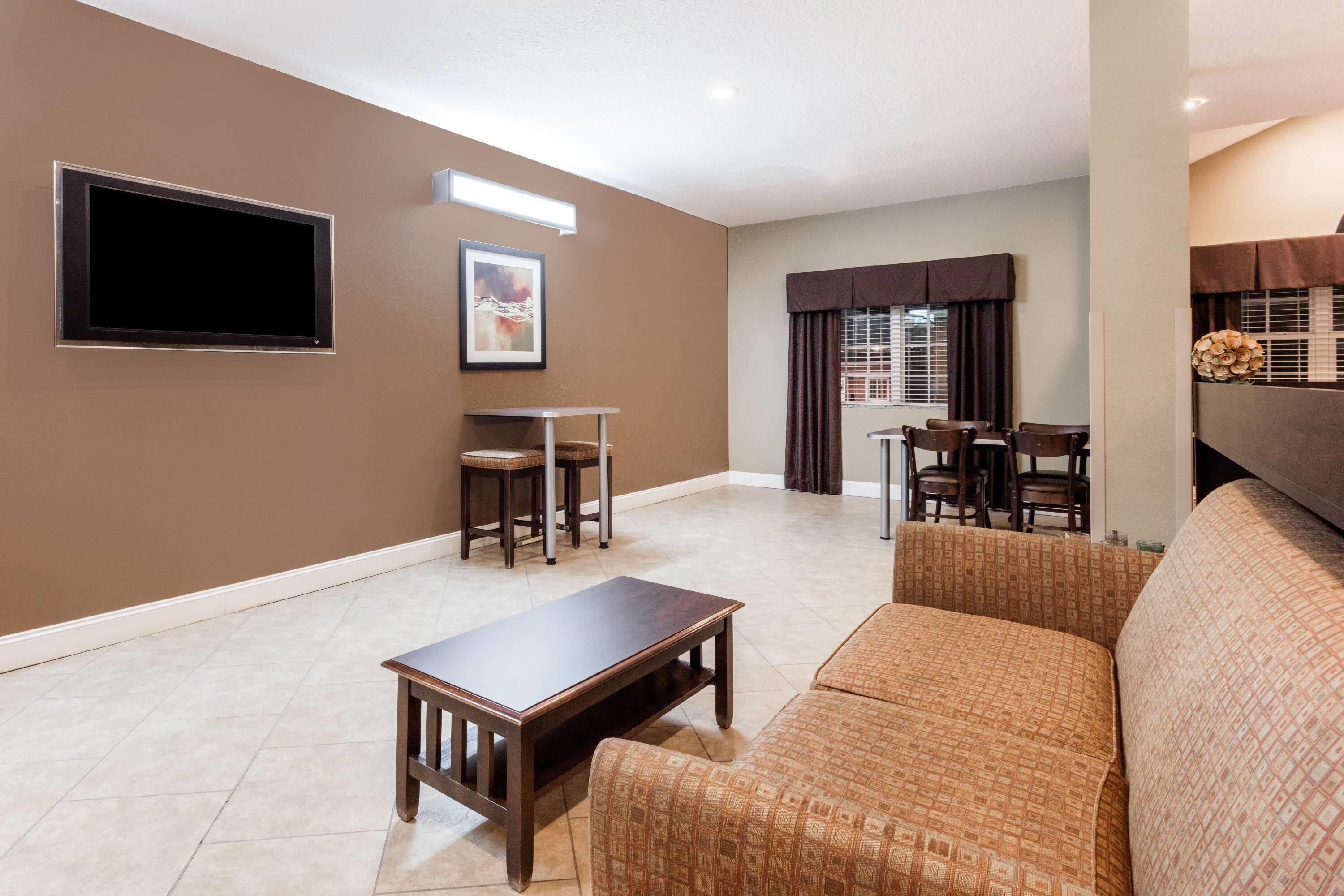 Lobby | Microtel Inn & Suites by Wyndham Macon