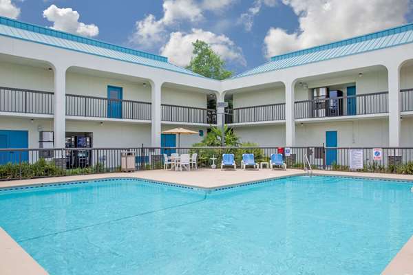 Pool - Baymont Inn & Suites Jacksonville