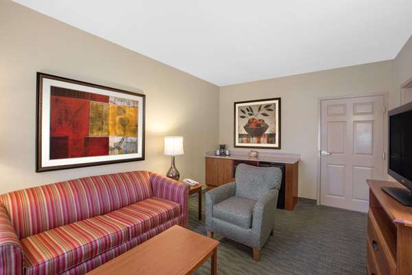 Suite - Baymont Inn & Suites Jacksonville