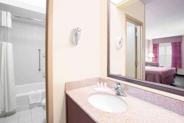  - Baymont Inn & Suites Jacksonville