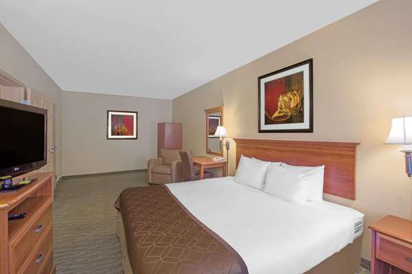 Suite - Baymont Inn & Suites Jacksonville