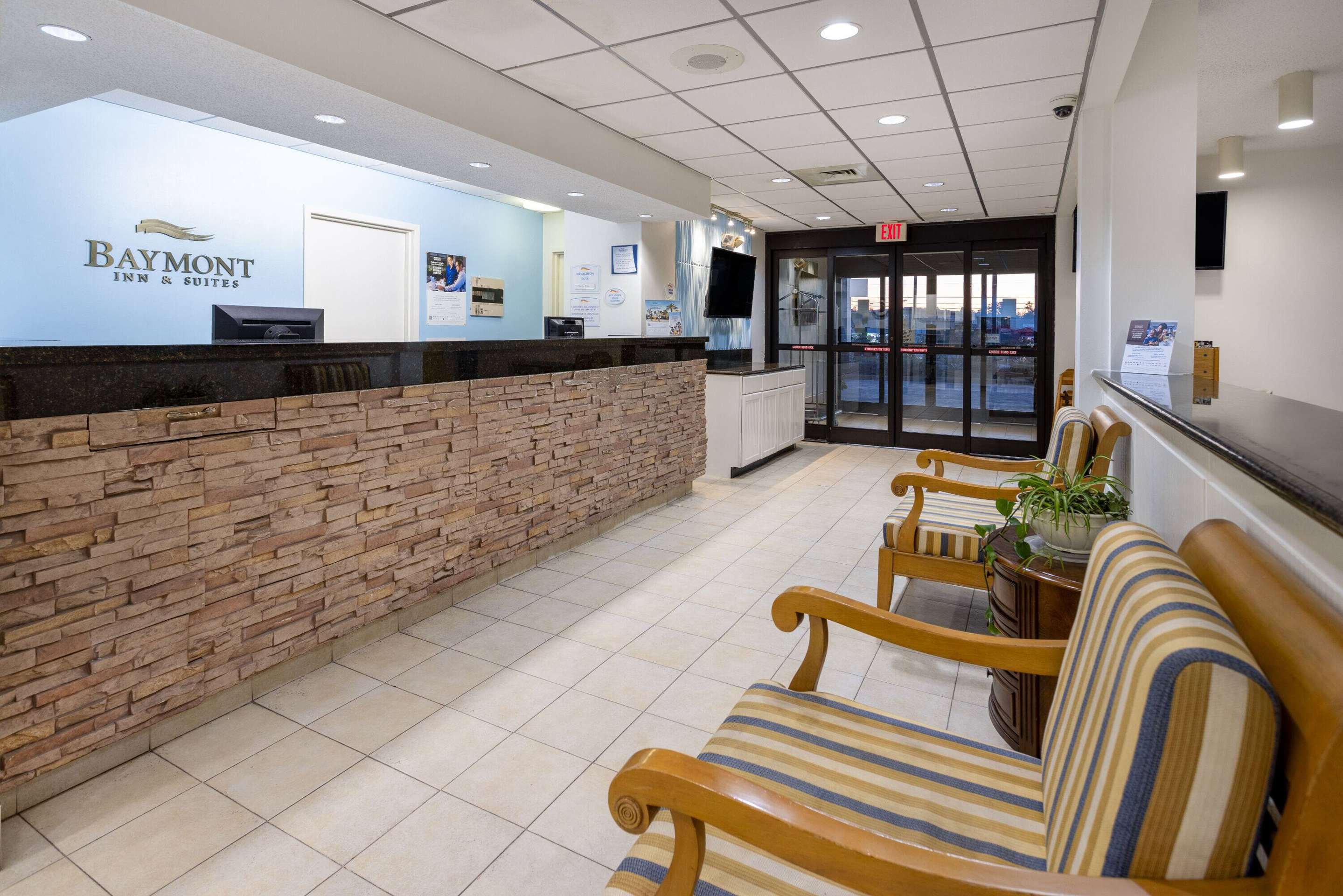 Lobby | Baymont by Wyndham Camp Lejeune