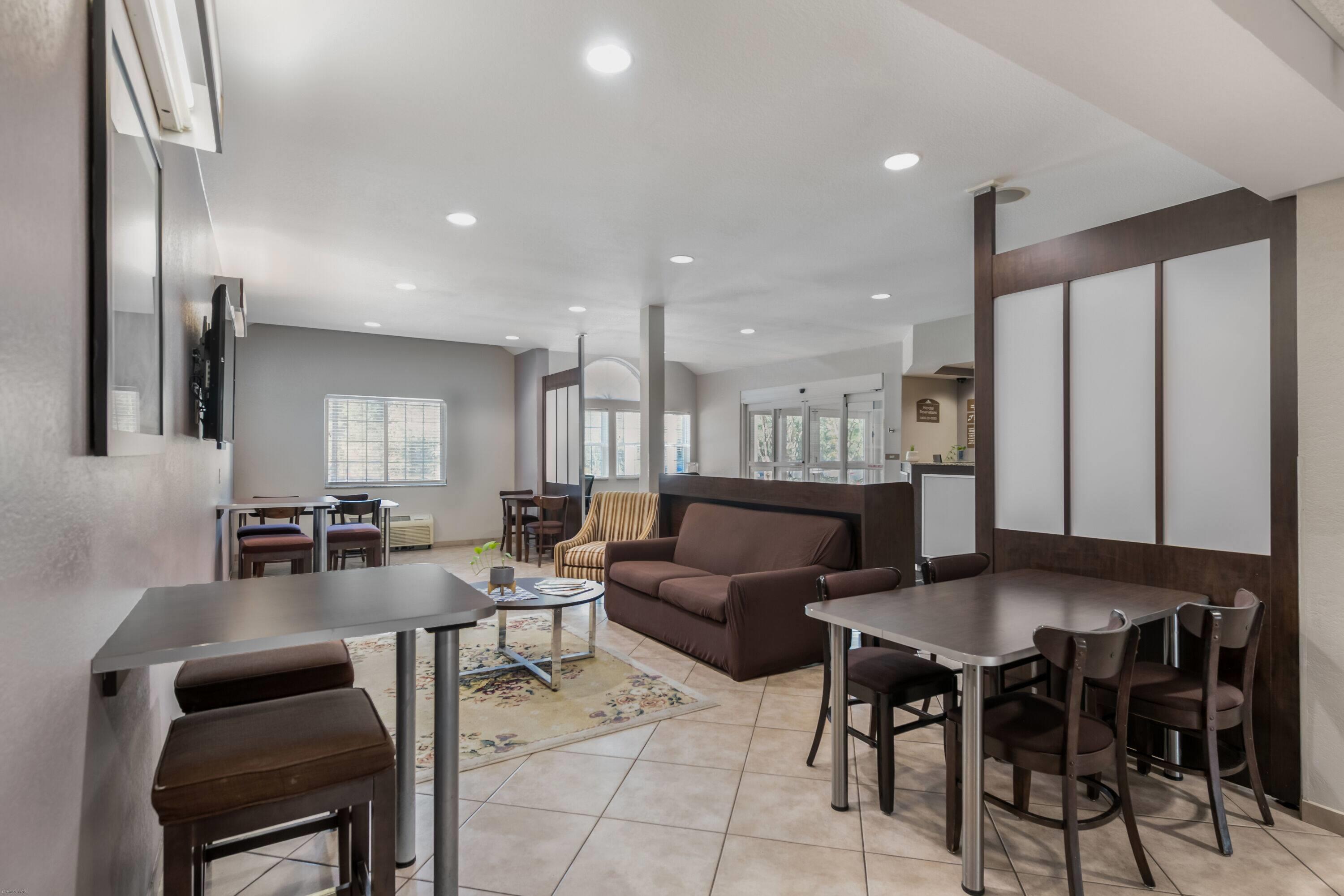 Lobby | Microtel Inn & Suites by Wyndham Pearl River/Slidell