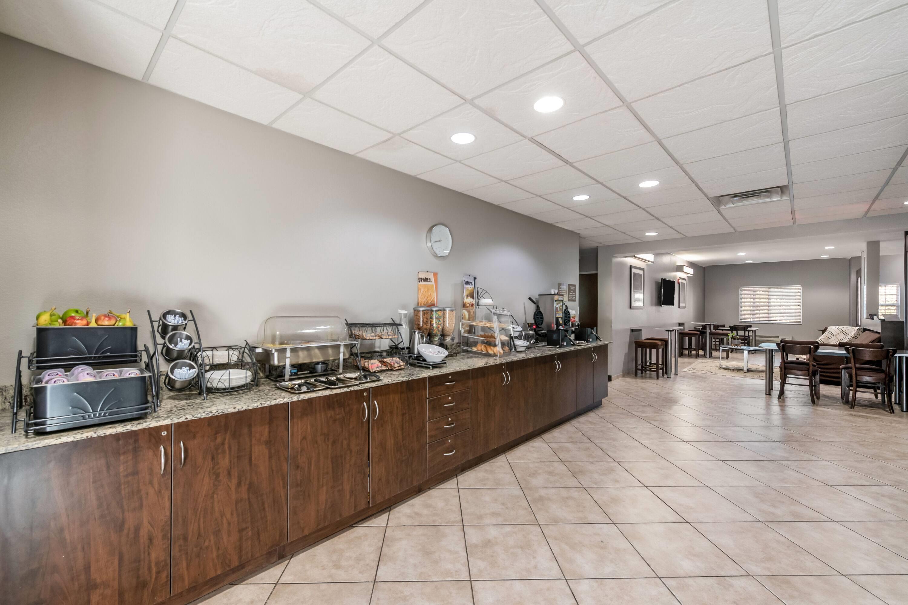 Breakfast Area | Microtel Inn & Suites by Wyndham Pearl River/Slidell