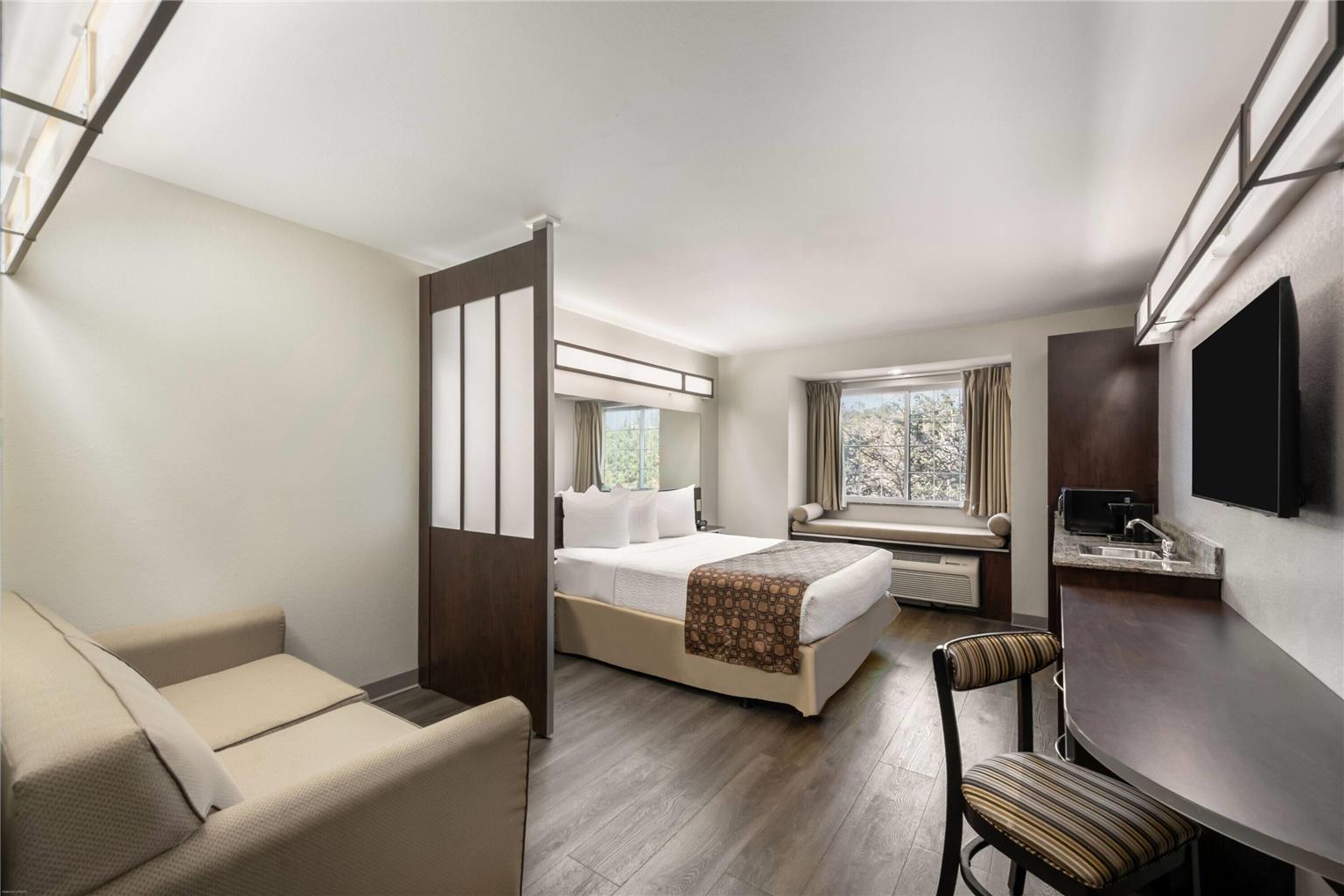 MICROTEL INN & SUITES BY WYNDHAM PE-guestroom-Guest Room,Suite,On-Site.jpg