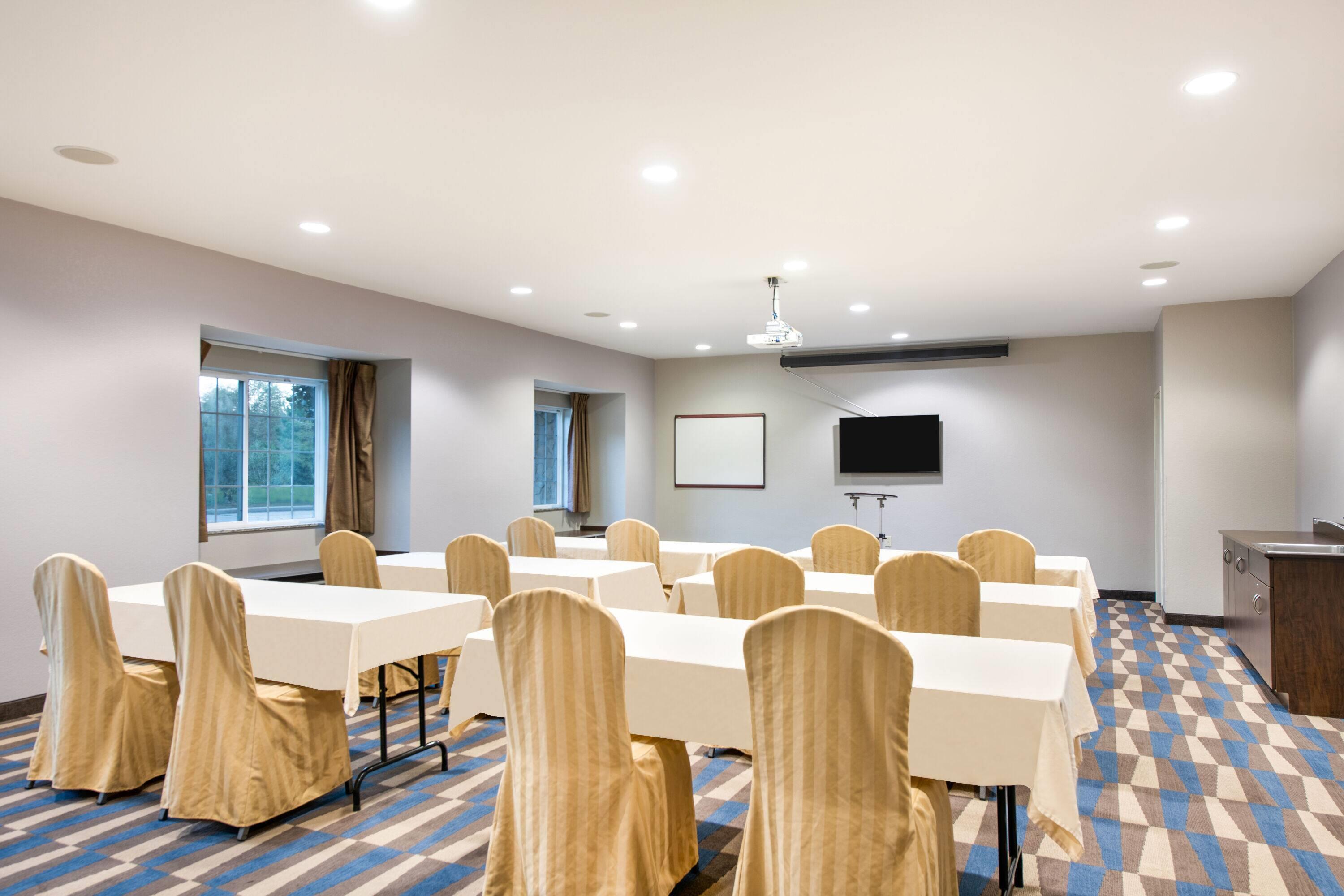 Meeting Room | Microtel Inn & Suites by Wyndham Pearl River/Slidell