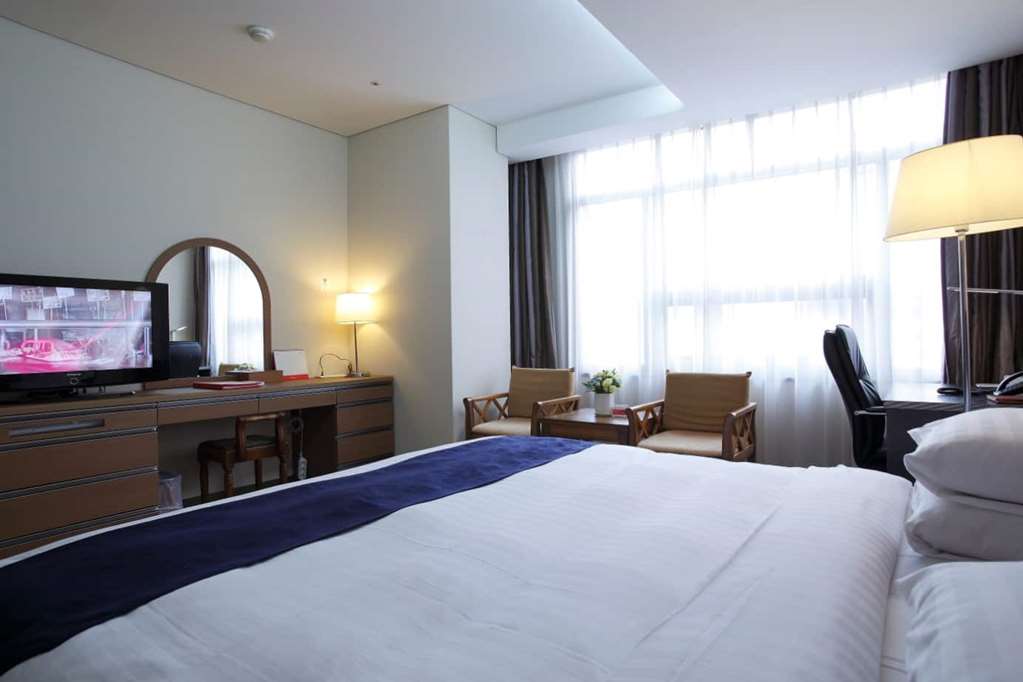 RAMADA HOTEL DONGTAN-guestroom-Guest Room,On-Site.jpg