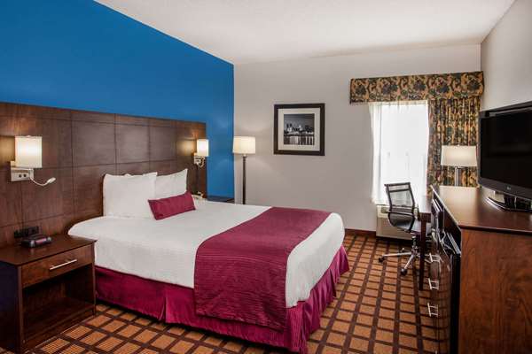  - Baymont Inn & Suites Morton - I-74, Exit 102
