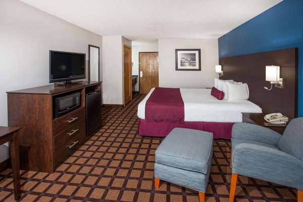  - Baymont Inn & Suites Morton - I-74, Exit 102