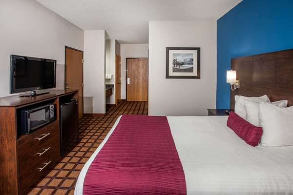  - Baymont Inn & Suites Morton - I-74, Exit 102
