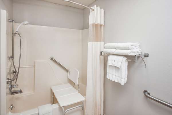  - Baymont Inn & Suites Morton - I-74, Exit 102