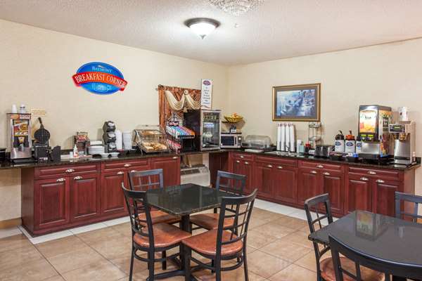  - Baymont Inn & Suites Morton - I-74, Exit 102