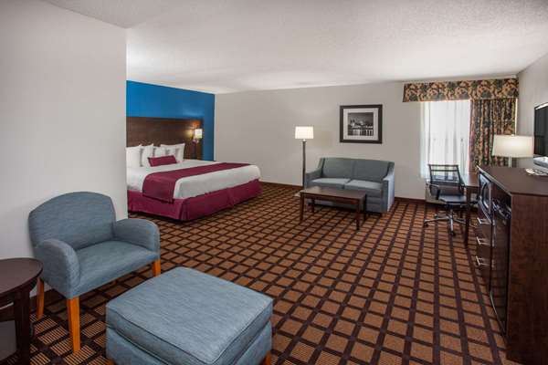 Suite - Baymont Inn & Suites Morton - I-74, Exit 102