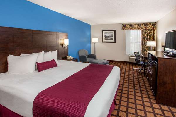  - Baymont Inn & Suites Morton - I-74, Exit 102