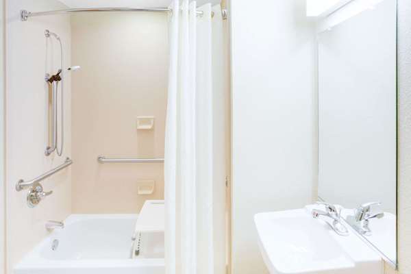  - Microtel Inn & Suites by Wyndham Saraland - I-65, Exit 13