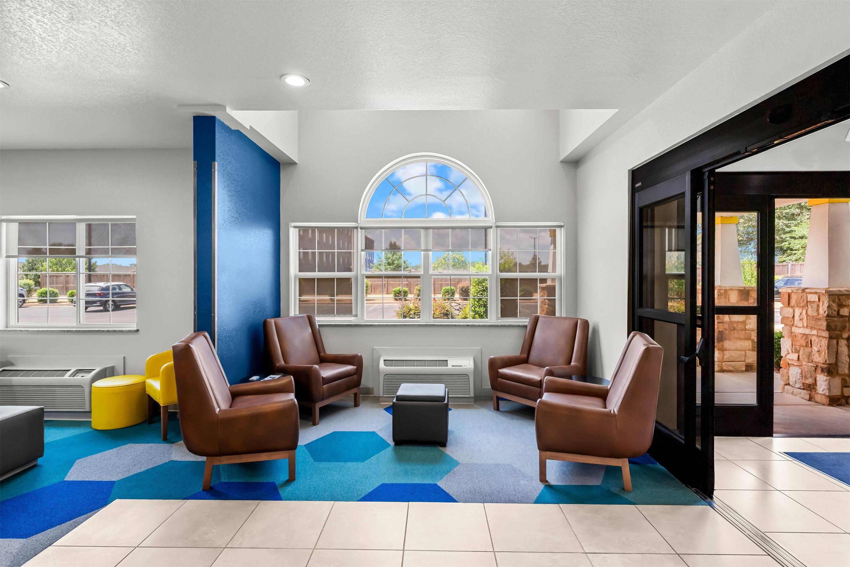 Lobby | Microtel Inn & Suites by Wyndham Searcy