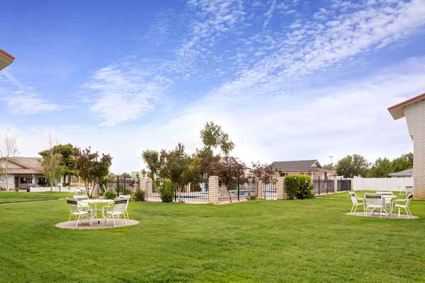 Exterior view - Days Inn Delta