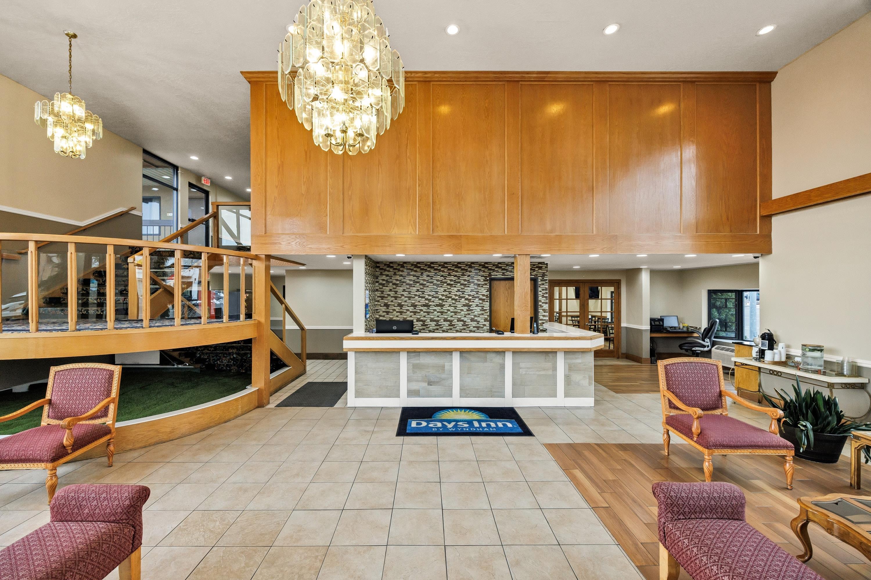 Lobby | Days Inn & Suites by Wyndham Logan