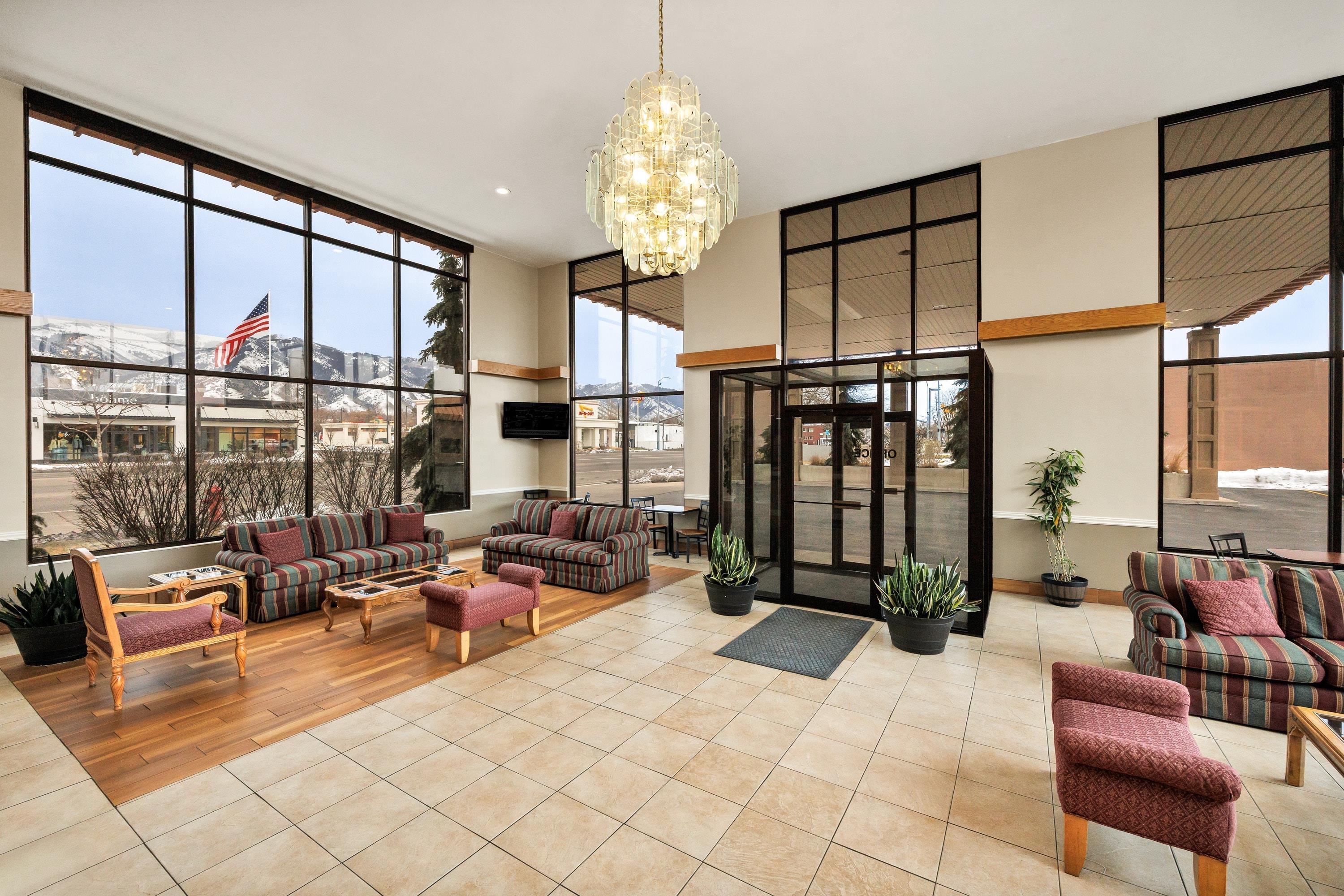 Lobby | Days Inn & Suites by Wyndham Logan