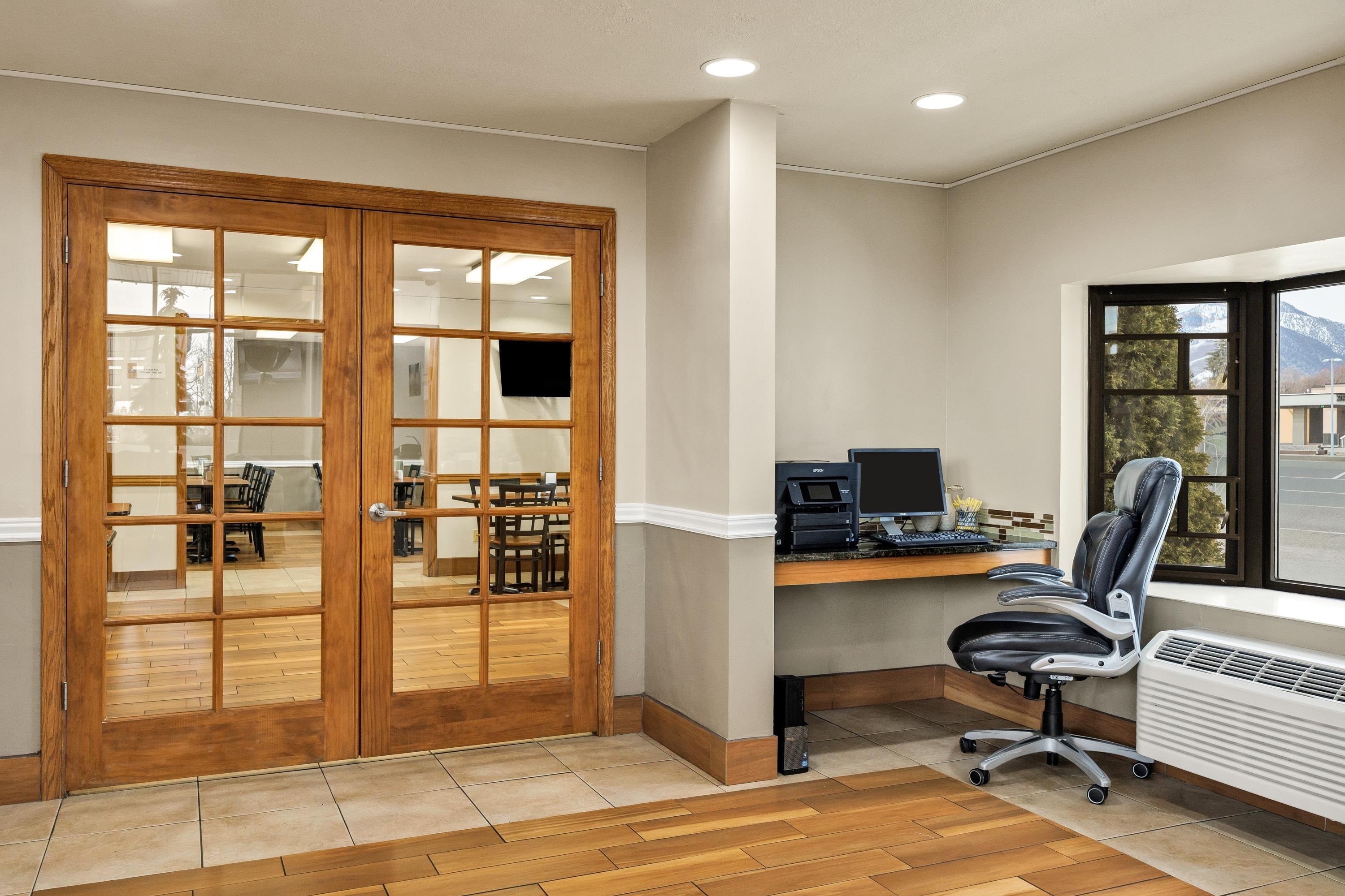 Business Center | Days Inn & Suites by Wyndham Logan
