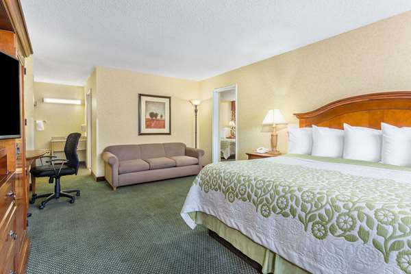 Suite - Days Inn Klamath Falls