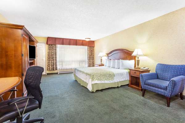 Suite - Days Inn Klamath Falls