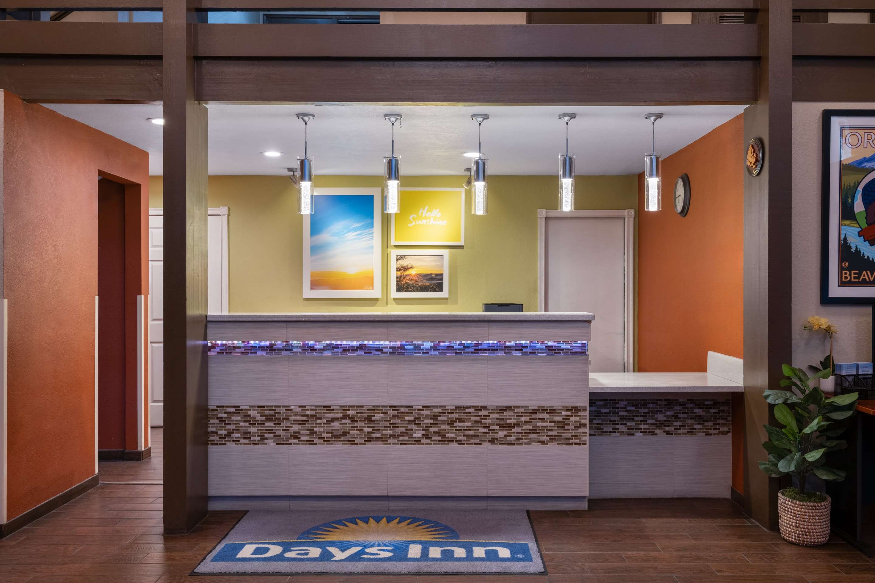 Reception | Days Inn by Wyndham Klamath Falls