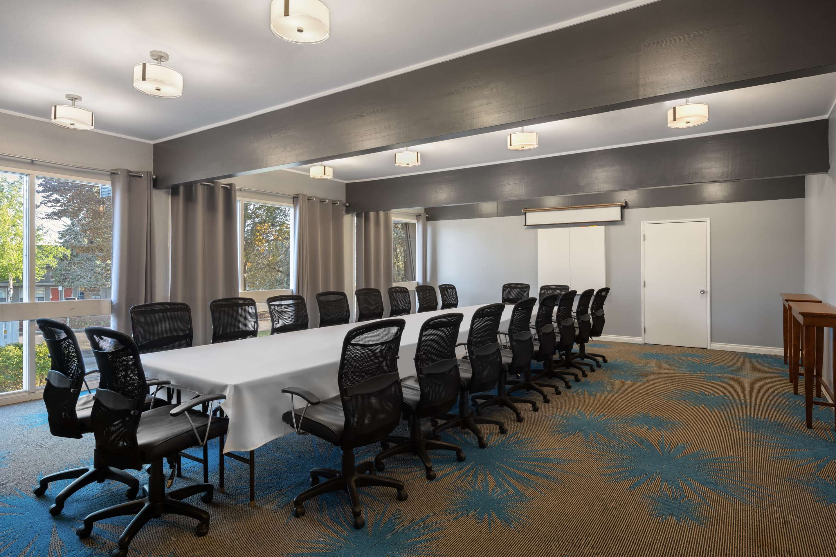 Meeting Room | Days Inn by Wyndham Klamath Falls