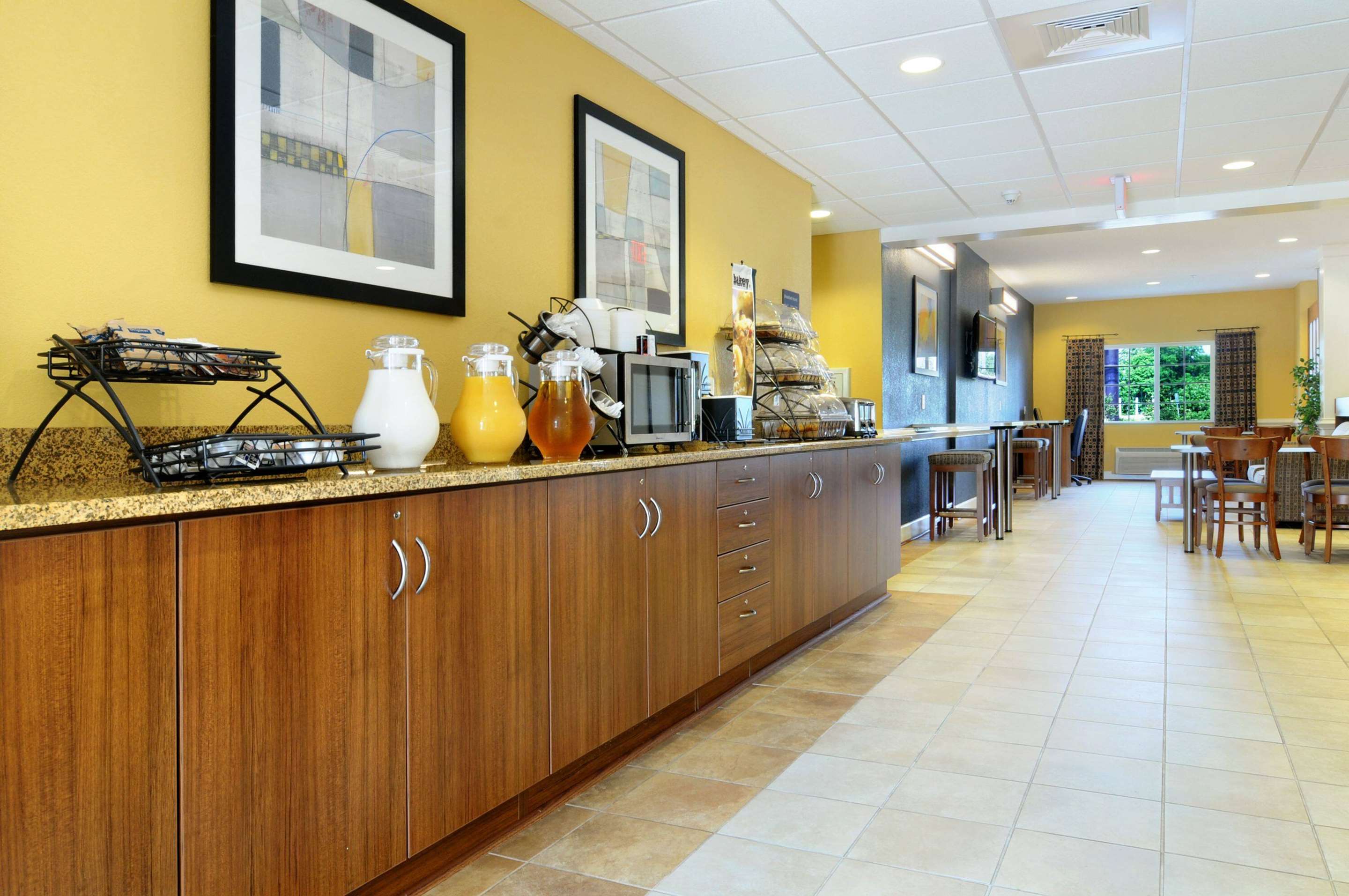 Breakfast Area | Microtel Inn & Suites by Wyndham Columbus/Near Fort Moore