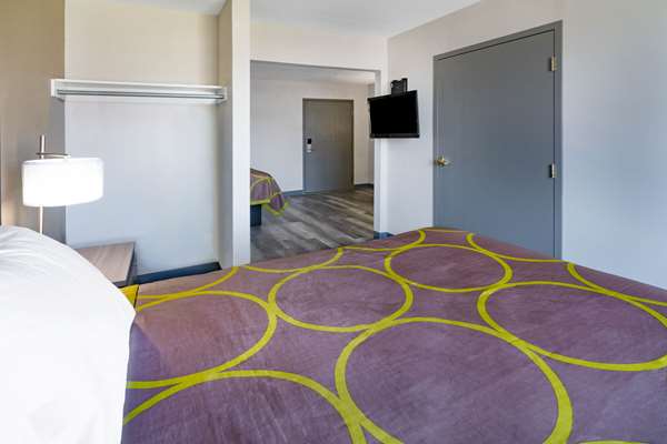 Suite - Super 8 Hotel West Amarillo - I-40, Exit 68A