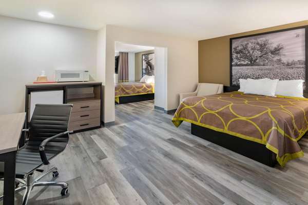 Suite - Super 8 Hotel West Amarillo - I-40, Exit 68A