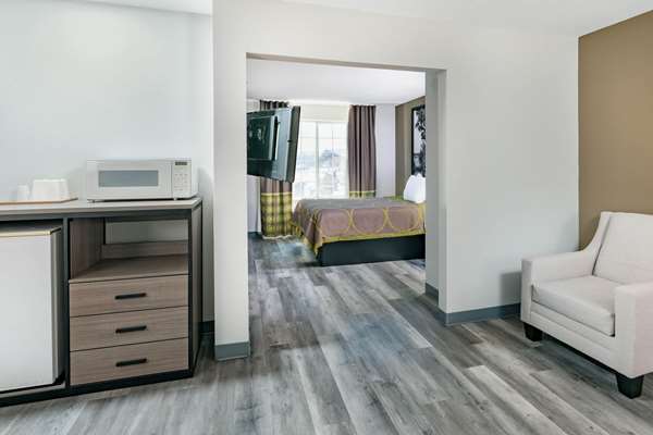 Suite - Super 8 Hotel West Amarillo - I-40, Exit 68A