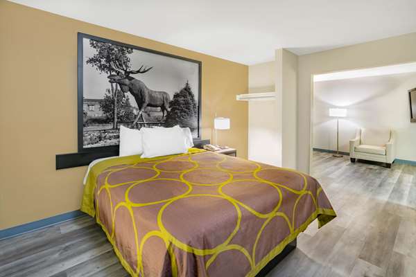 Suite - Super 8 Hotel West Amarillo - I-40, Exit 68A