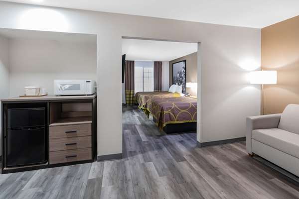 Suite - Super 8 Hotel West Amarillo - I-40, Exit 68A