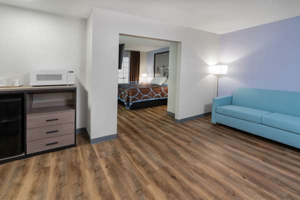 Suite - Super 8 Hotel West Amarillo - I-40, Exit 68A