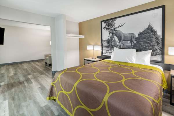 Suite - Super 8 Hotel West Amarillo - I-40, Exit 68A